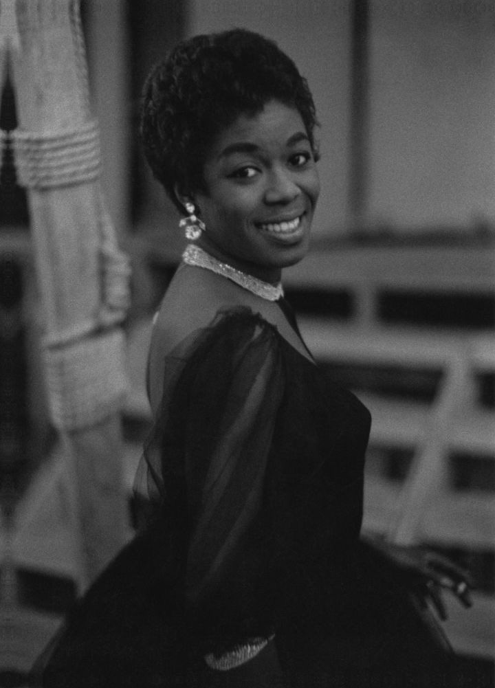 Sarah Vaughan sings "My Favorite Things"