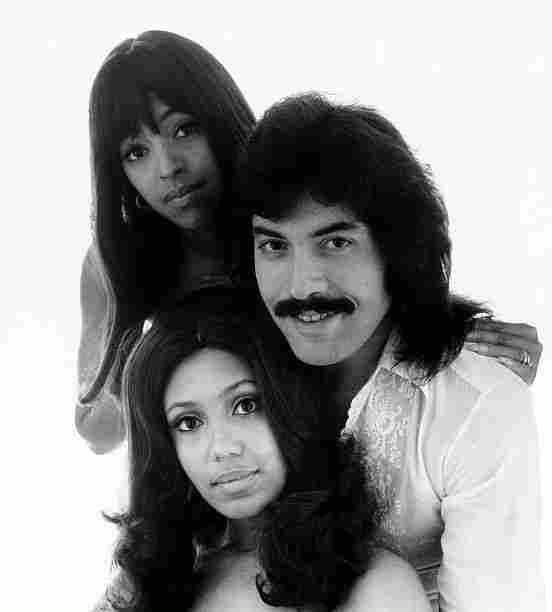 Tie a Yellow Ribbon – Tony Orlando & Dawn