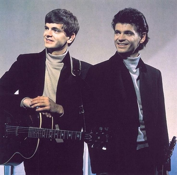 The Everly Brothers – (‘Til) I Kissed You